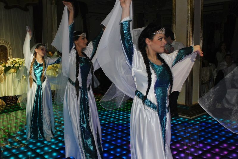 Файл:Танцевальный ансамбль «Звартноц» (Москва) 31.10.2012-1.jpg