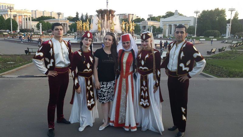 Файл:Танцевальный ансамбль «Звартноц» (Москва) 31.05.2016.jpg