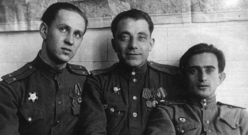 Файл:Огаджанянц А.К. справа.JPG