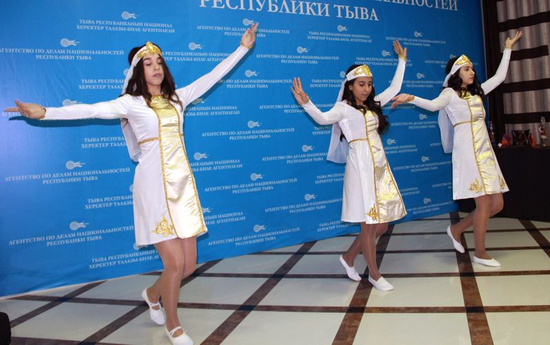 Файл:Танцевальный коллектив «Назели» Кызыл.jpg