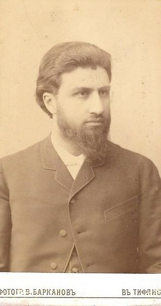 Файл:LevonDavidovichSarkisian,Tiflis,BeforeGoingToMoscow.jpg