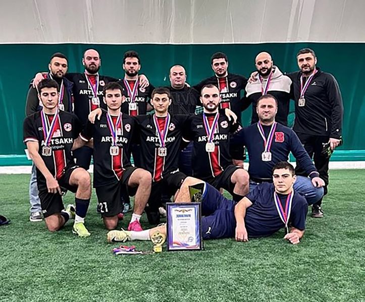 Файл:Футбольная команда «Арцах» (Саратов) 2024.jpg