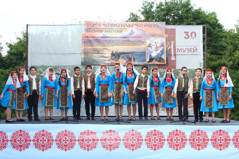 Файл:Образцовый фольклорный ансамбль «Цицернак».jpeg