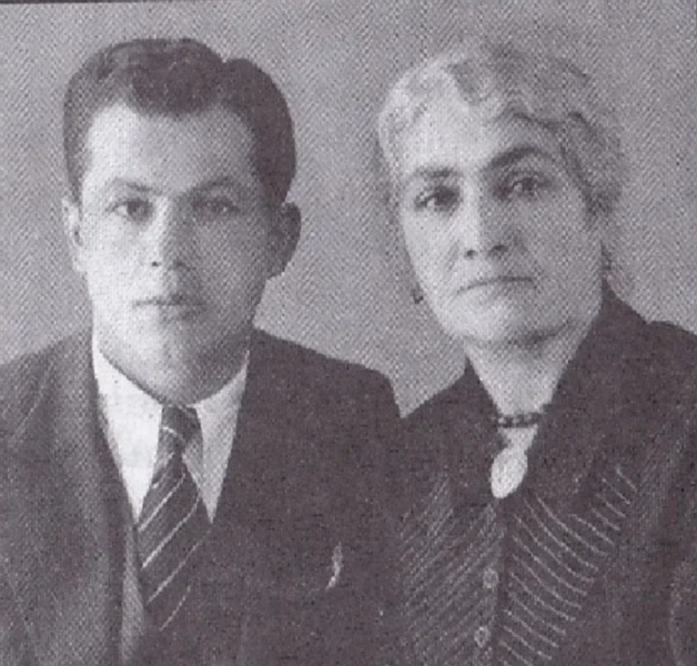 Файл:Артём с мамой в Иране.png
