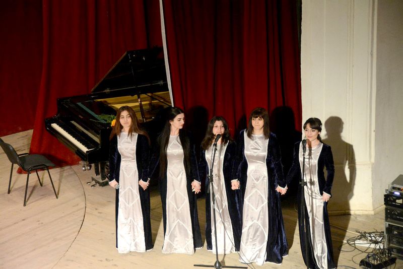 Файл:Вокальный ансамбль «Крунк» (Саратов) 15.04.2016-1.jpg