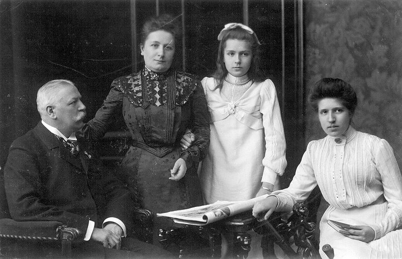 Файл:Semya Yanni Apel, 1905g. Erfurt.jpg