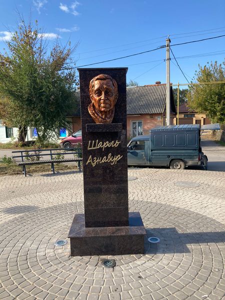 Файл:Шарль азнавур в батайске.jpeg