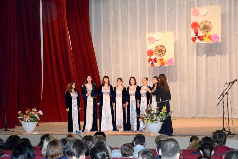 Файл:Вокальный ансамбль «Крунк» (Саратов) 15.04.2016-2.jpg