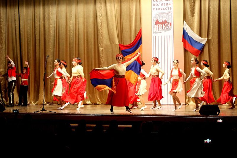 Файл:Танцевальный ансамбль «Ераз» (Псков) 26.04.2018-3.jpg