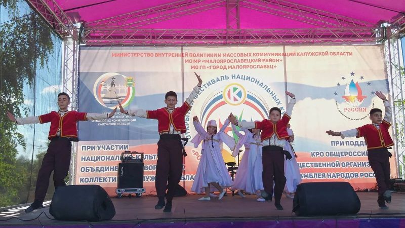 Файл:Танцевальный ансамбль «Урарту» (Малоярославец) 23.08.2020-7.jpg