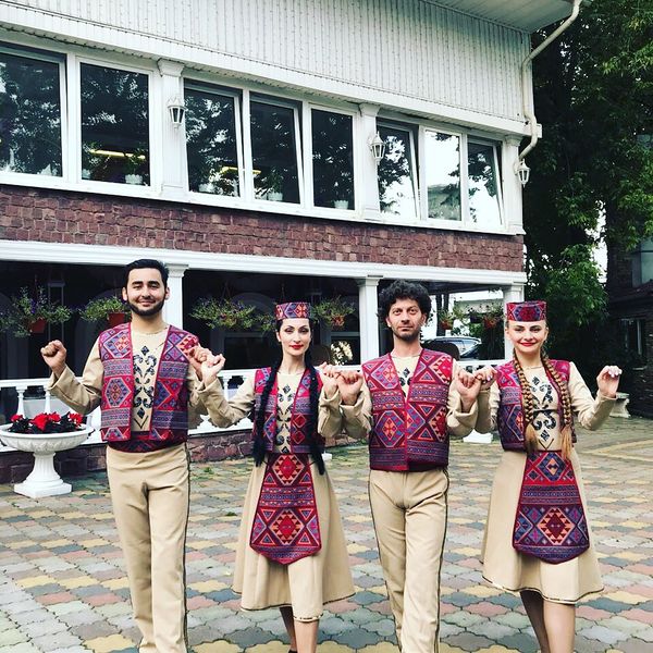 Файл:Танцевальный ансамбль «Звартноц» (Москва) 25.07.2018.jpg
